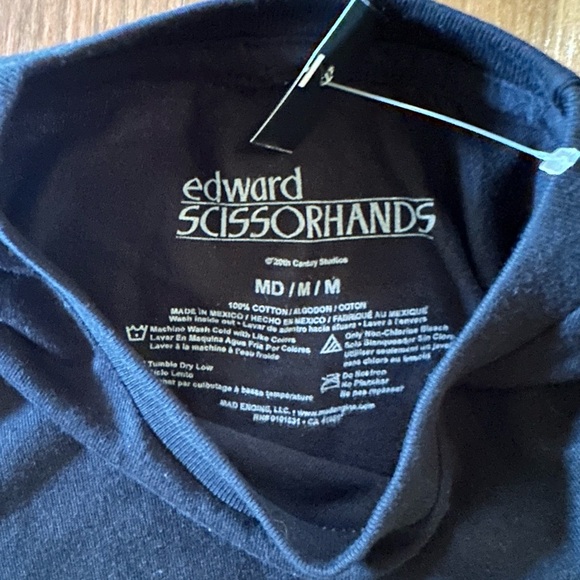 NWT Edward Scissorhands T-shirt size Medium Hot Topic 🆕 - Picture 5 of 6